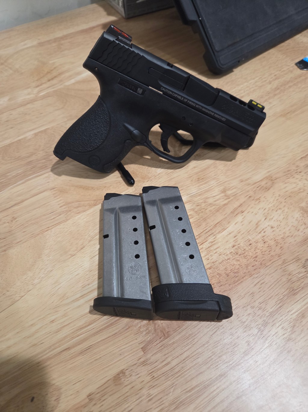 -USED- SMITH & WESSON M&P 40 SHIELD PERFORMANCE CENTER PISTOL .40S&W CAL. –&nbsp;$450